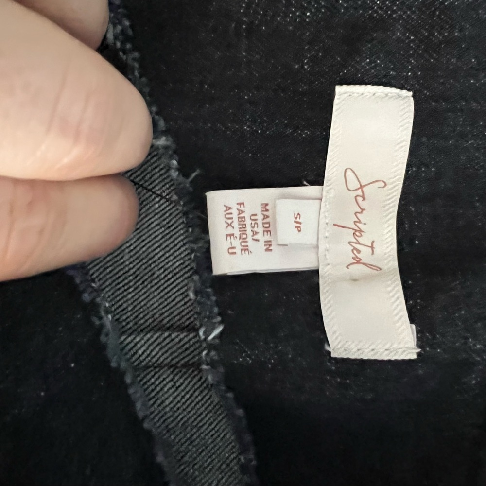 Scripted Jean skirt - Picture 5 of 5